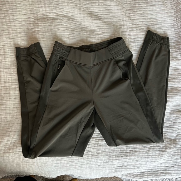 Athleta Brooklyn jogger in Mountain Olive - Picture 7 of 14